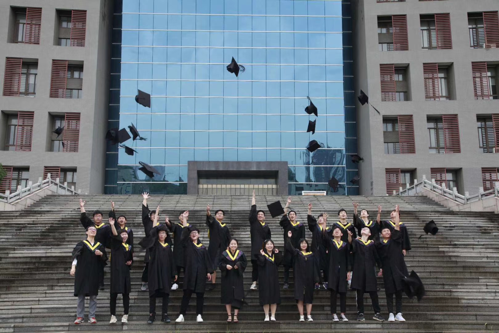 材料科学与工程学院2020届毕业生合影